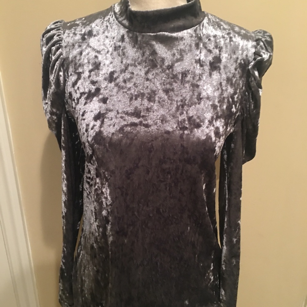 Gray Crush velvet Turtle Neck Top NWOT!! BUNDLE TOPS!!
